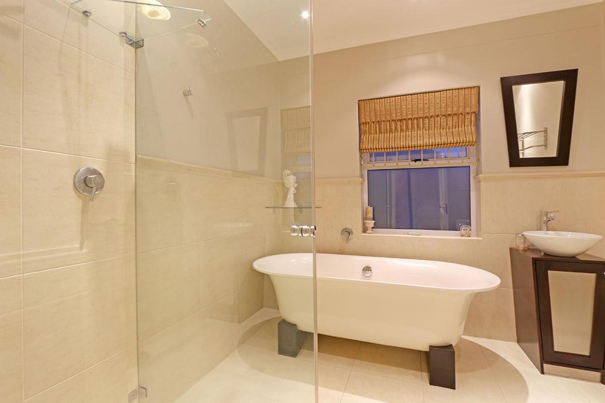 Villa Bayview 30 By Hostagents à Bloubergstrand Extérieur photo